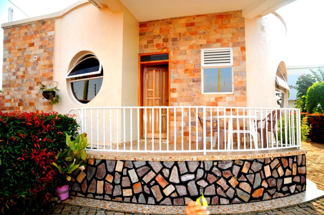Victoria Lake View Guesthouse & Safaris عنتيبي المظهر الخارجي الصورة