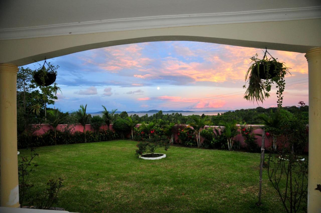 Victoria Lake View Guesthouse & Safaris عنتيبي المظهر الخارجي الصورة